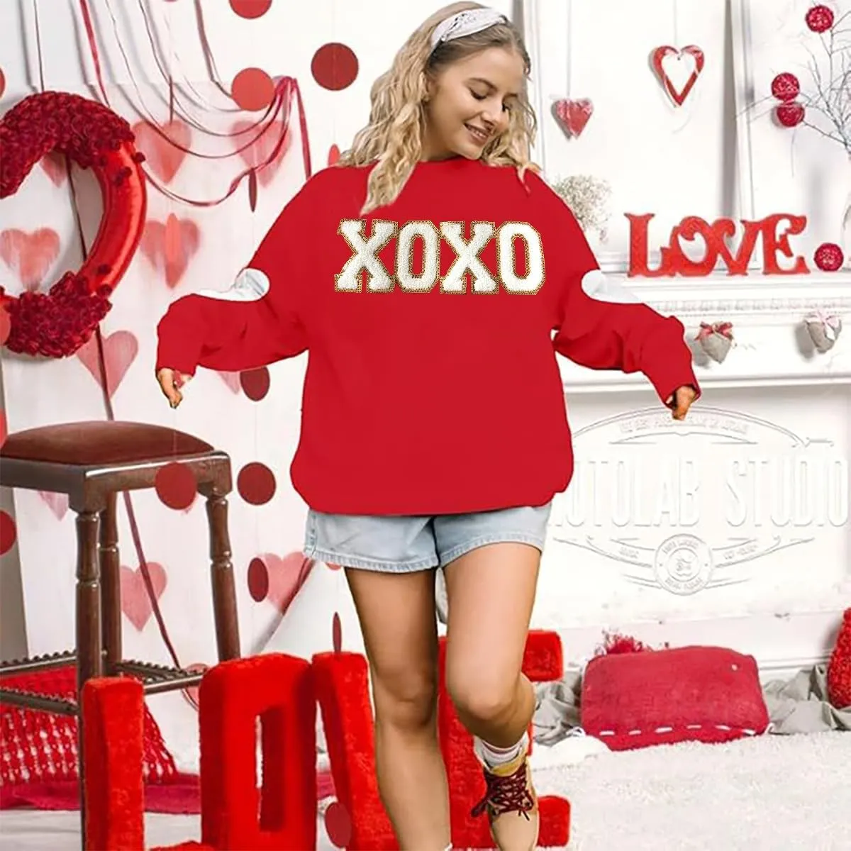 Valentine's Sweatshirt Women Love Heart Graphic Pullover Top Chenille Patch Valentines Gifts Shirt