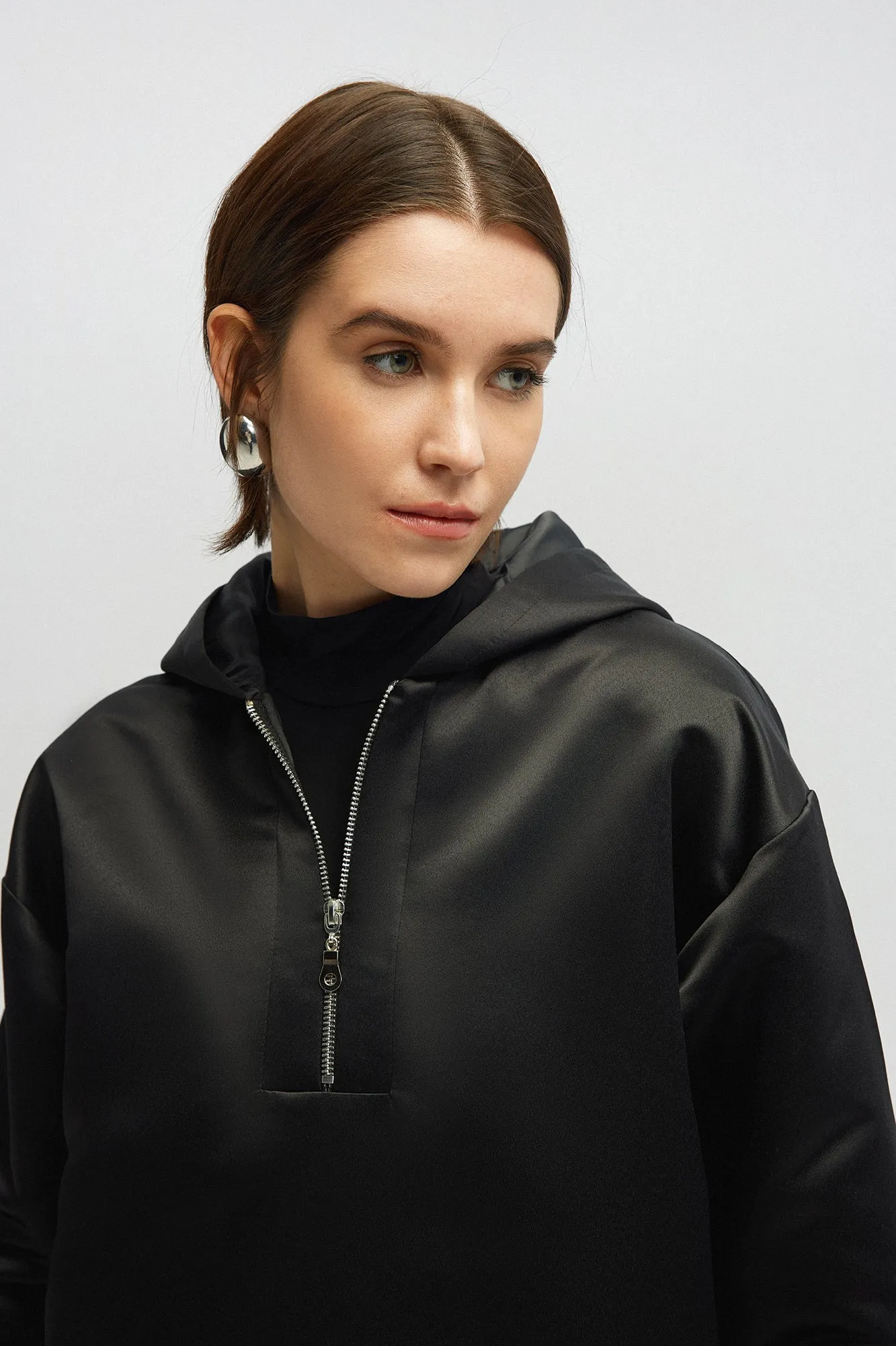 ZIPPER SATIN SWEATSHIRT